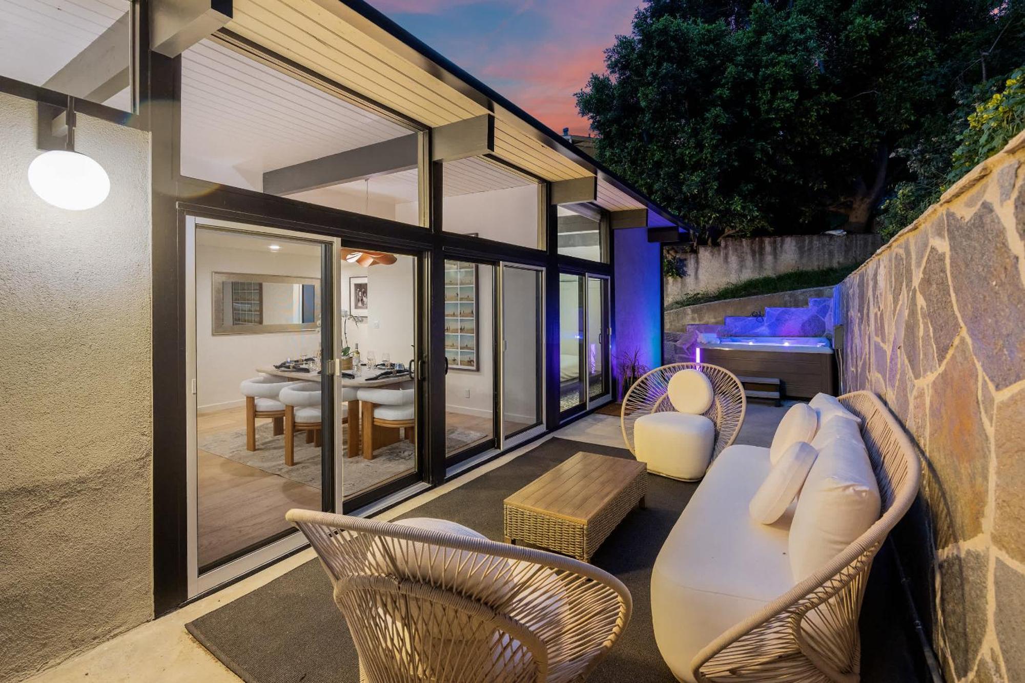 New Listing Architectural By Colby & Conrad Hébergement de vacances