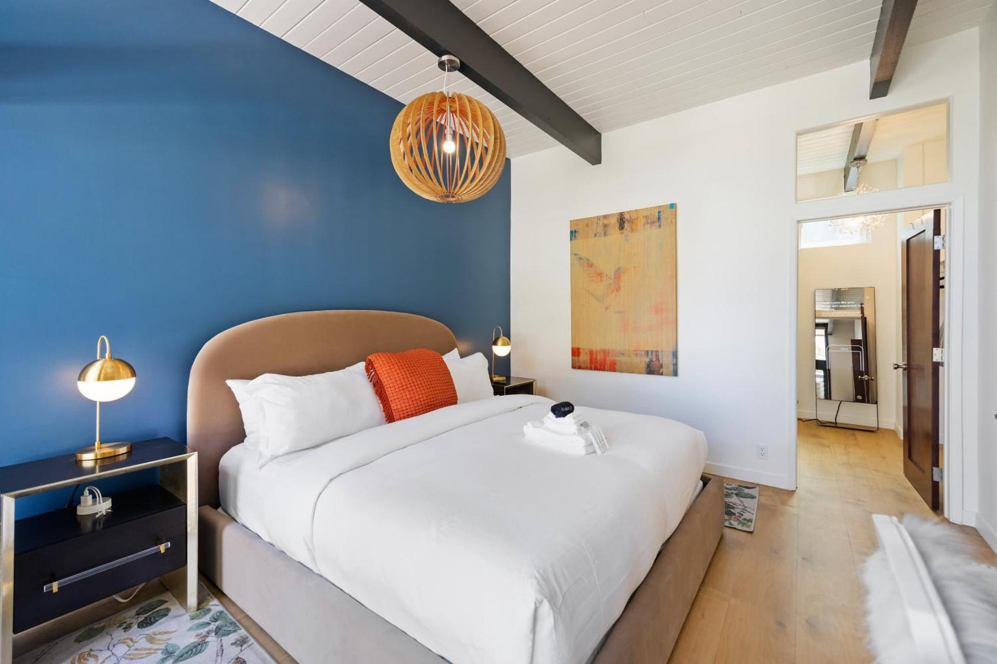 New Listing Architectural By Colby & Conrad Hébergement de vacances *