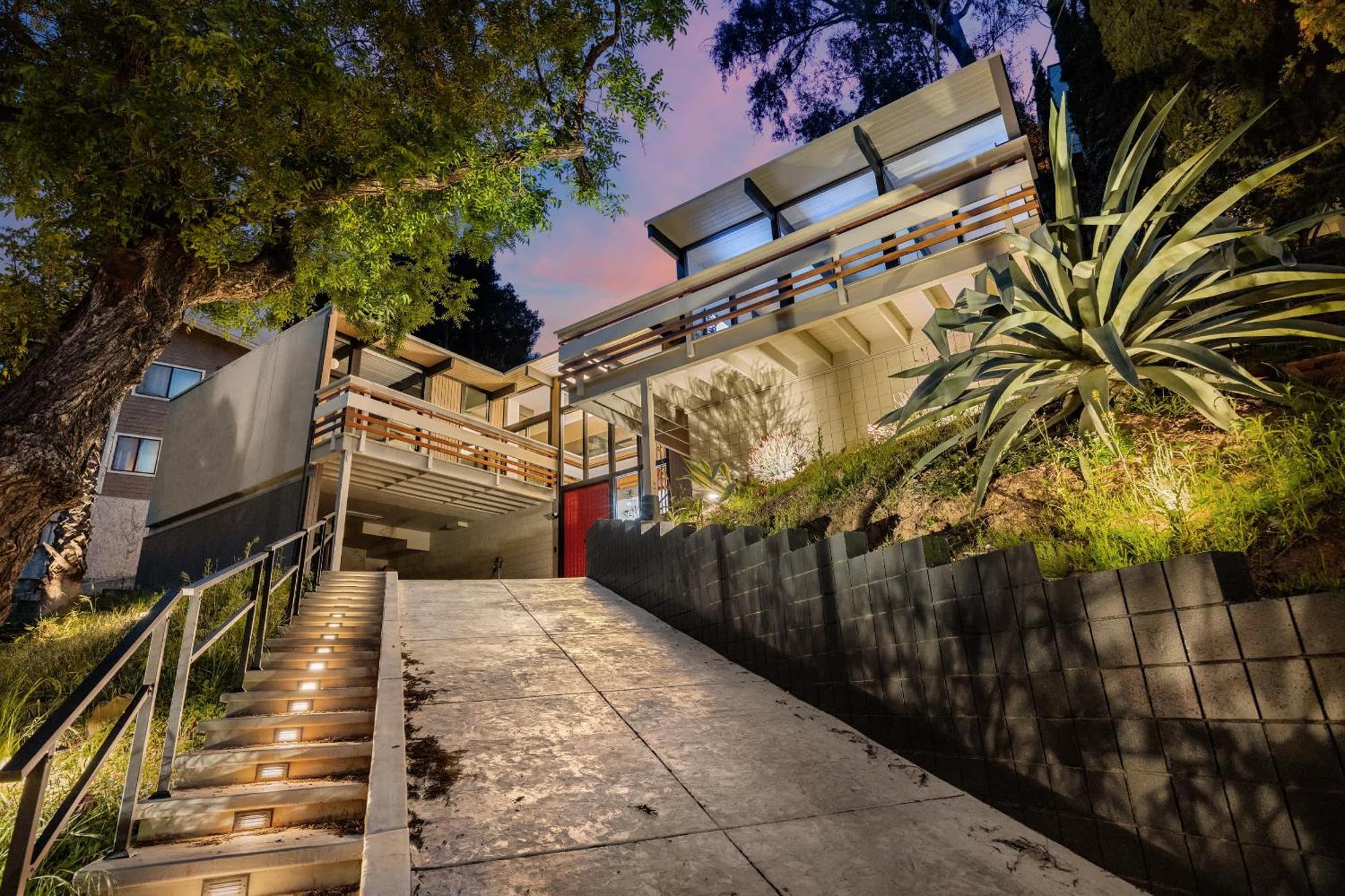 New Listing Architectural By Colby & Conrad Hébergement de vacances *